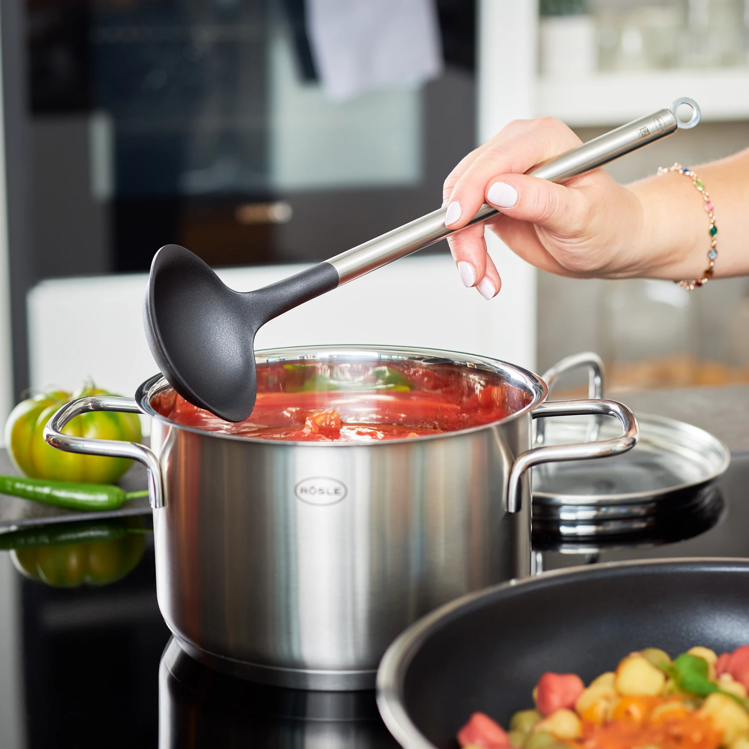 Rosle Basic Line Sauslepel - RVS / Siliconen - 28 Cm 3 Rosle Basic Line Sauslepel - RVS / Siliconen - 28 Cm - Afbeelding 3