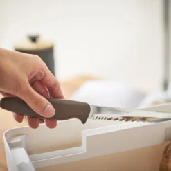 Yamazaki Broodtrommel Met Messenhouder Tower Wit -Goedkope Keuken Wijs Winkel 4946TOWERBREADCASEWITHKNIFEHOLDERWH 6 1000x