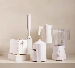 Alessi Waterkoker Plissé - Droogkookbeveiliging - Wit - Michele De Lucchi - 1 Liter - MDL06/1 W 11 Alessi Waterkoker Plissé - Droogkookbeveiliging - Wit - Michele De Lucchi - 1 Liter - MDL06/1 W -Goedkope Keuken Wijs Winkel MDL 06 07 08 09 10 AMB GROUPAGE WHITE A4 3500pxl 1