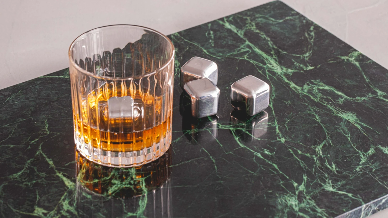 Jay Hill Whiskey Stenen - RVS - 4 Stuks 2 Jay Hill Whiskey Stenen - RVS - 4 Stuks - Afbeelding 2