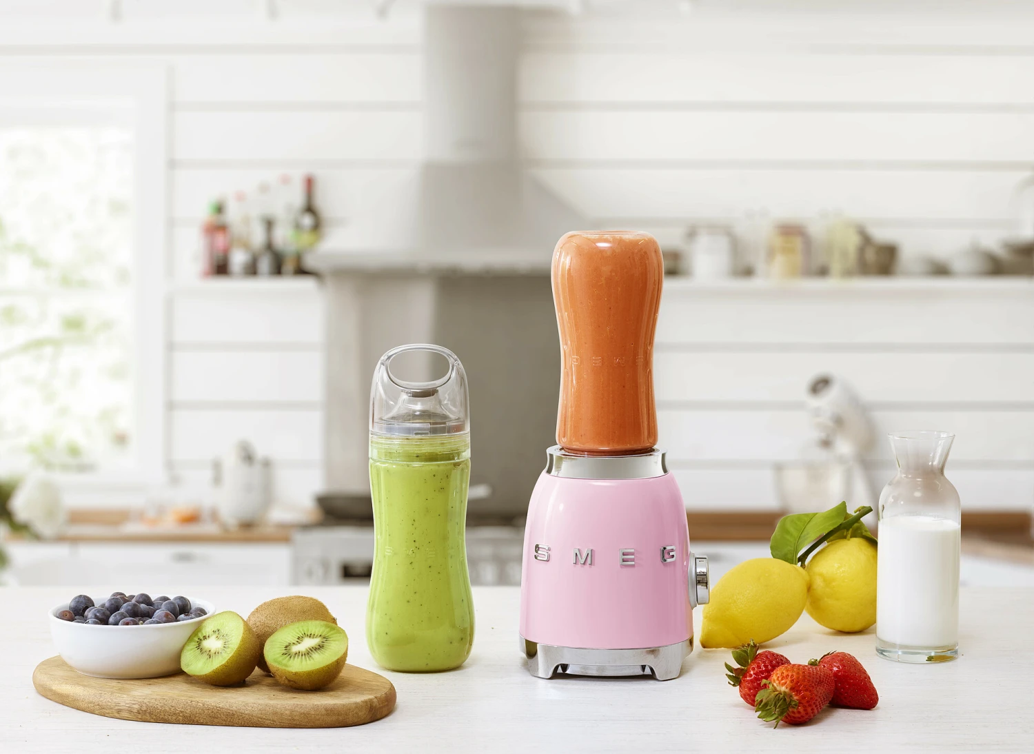 SMEG Smoothie Blender - Compact - Roze - 600 Ml - PBF01PKEU 2 SMEG Smoothie Blender - Compact - Roze - 600 Ml - PBF01PKEU - Afbeelding 2