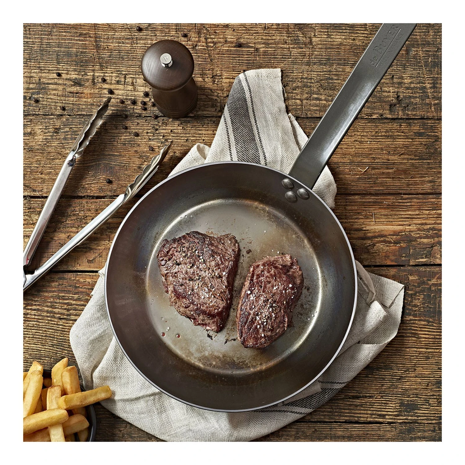 De Buyer Steaklover Box ( 1 Koekenpan Mineral B ø 26cm, 1 Pepermolen En 1 Grilltang) - Zonder Anti-aanbaklaag 2 De Buyer Steaklover Box ( 1 Koekenpan Mineral B ø 26cm, 1 Pepermolen En 1 Grilltang) - Zonder Anti-aanbaklaag - Afbeelding 2