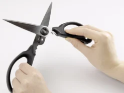 OXO Good Grips Keuken- & Kruidenschaar -Goedkope Keuken Wijs Winkel oxo keuken en kruidenschaar sfeer 1072121