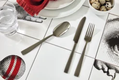 Sambonet Bestekset Flat - Zwart - 24 Delig / 6 Personen -Goedkope Keuken Wijs Winkel sambonet bestekset flat zwart sfeer2