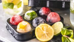 Sareva IJsblokjesvorm - 6 Ronde Ijsbollen - Siliconen - Easy Release - Herbruikbaar 9 Sareva IJsblokjesvorm - 6 Ronde Ijsbollen - Siliconen - Easy Release - Herbruikbaar -Goedkope Keuken Wijs Winkel sereva ijs sfeer 27 scaled