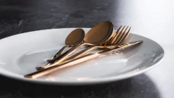 Sareva Bestekset - Koper - 4-delig -Goedkope Keuken Wijs Winkel sfeer brons 6 1 scaled